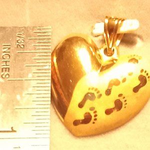 Footprints in the sand 14k gold puffy heart pendant